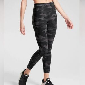 Athleta Ultimate Camo 7/8 Tight